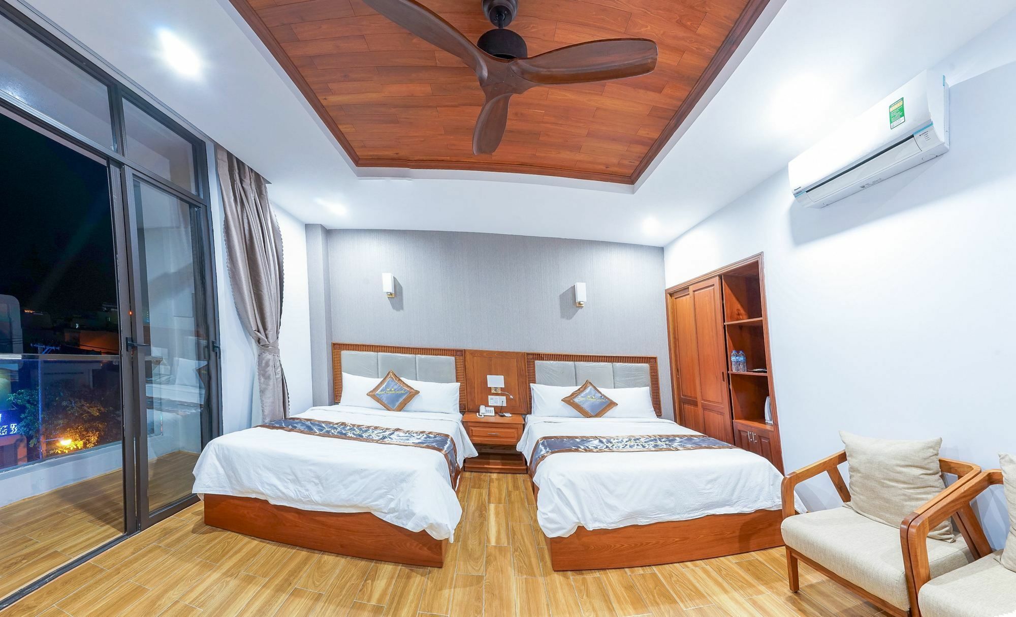 Hotel Nhat Thanh Куїнон Екстер'єр фото