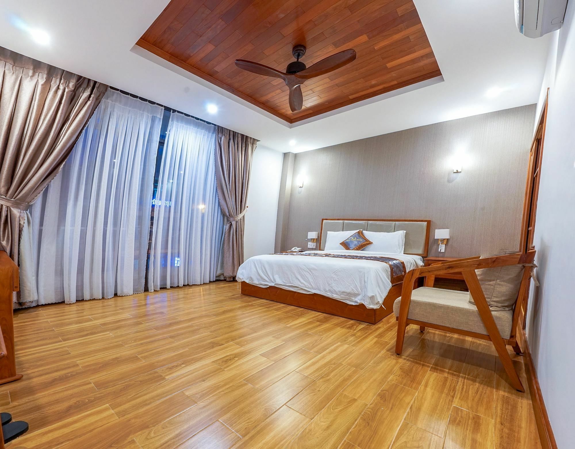 Hotel Nhat Thanh Куїнон Екстер'єр фото